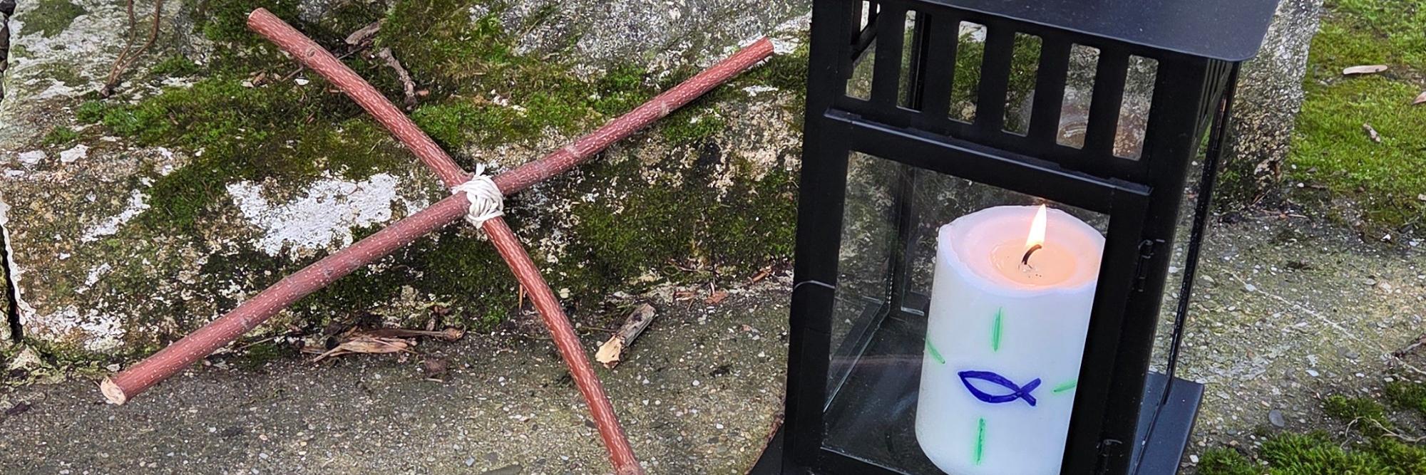 Jesus ist ein Licht in unserer Welt und starb für uns am Kreuz