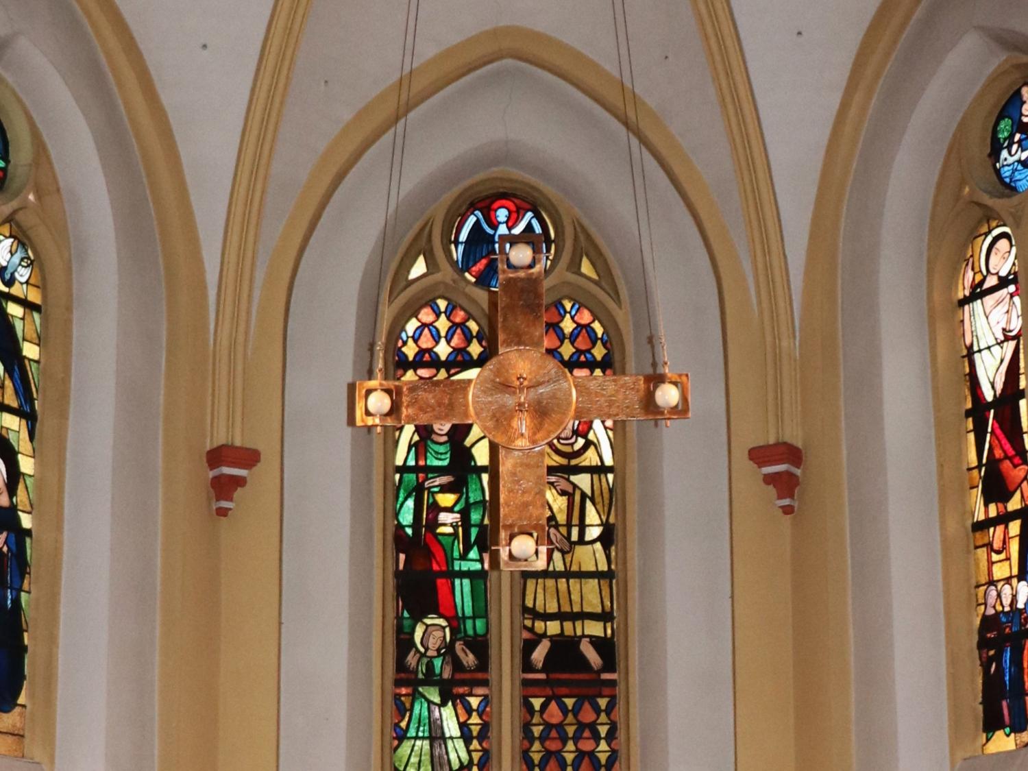 Kreuz über dem Altar in der Wallfahrtskirche Sankt Judas Thaddäus Heisterbacherrott