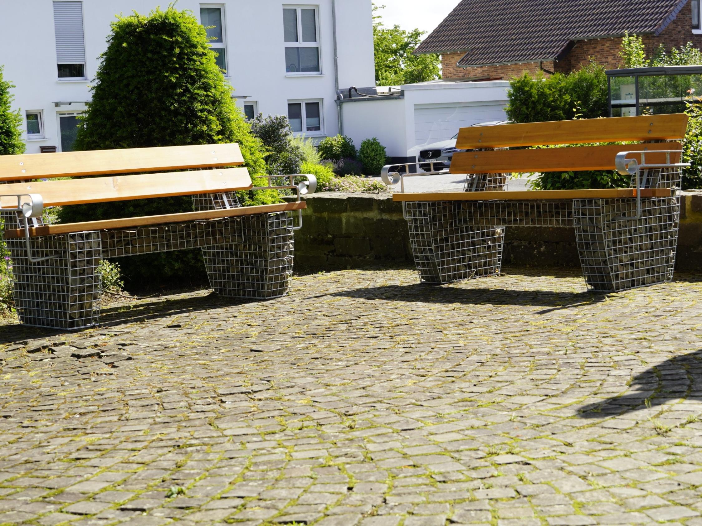 Die neuen Bänke in Eudenbach