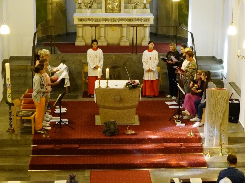 Wort-Gottes-Feier vor der Einweihung der neuen Bänke