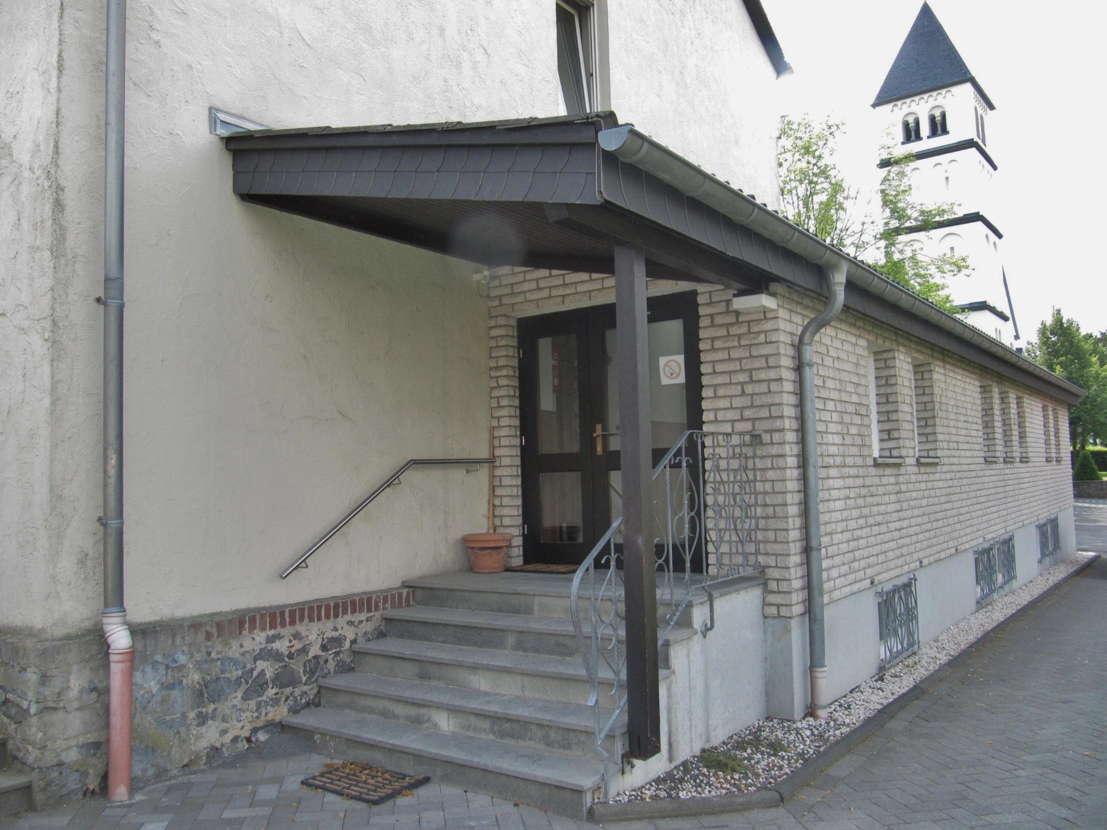 Eingang zum Pfarrheim