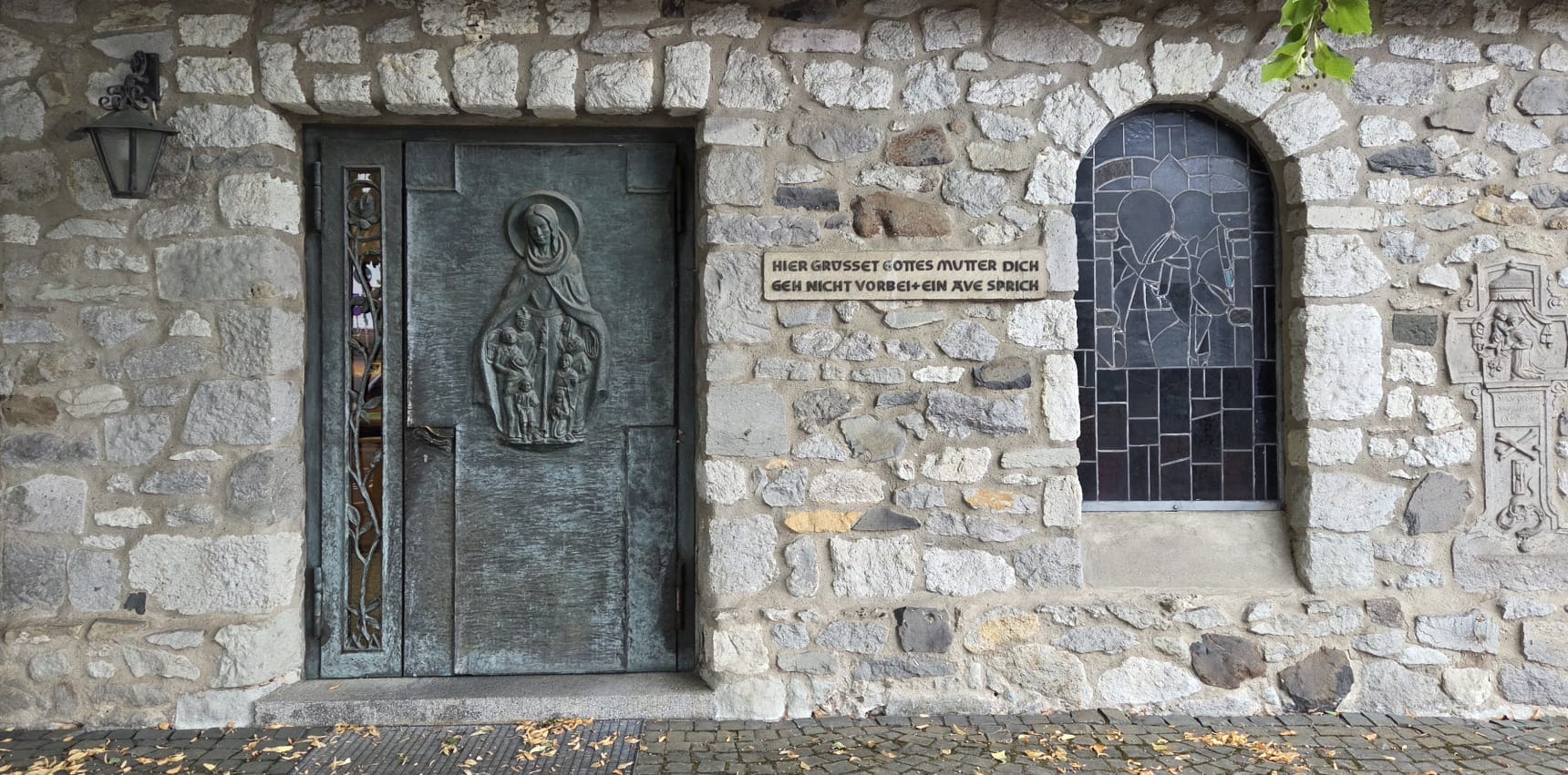 Pfarrkirche Zur Schmerzhaften Mutter - Seiteneingang