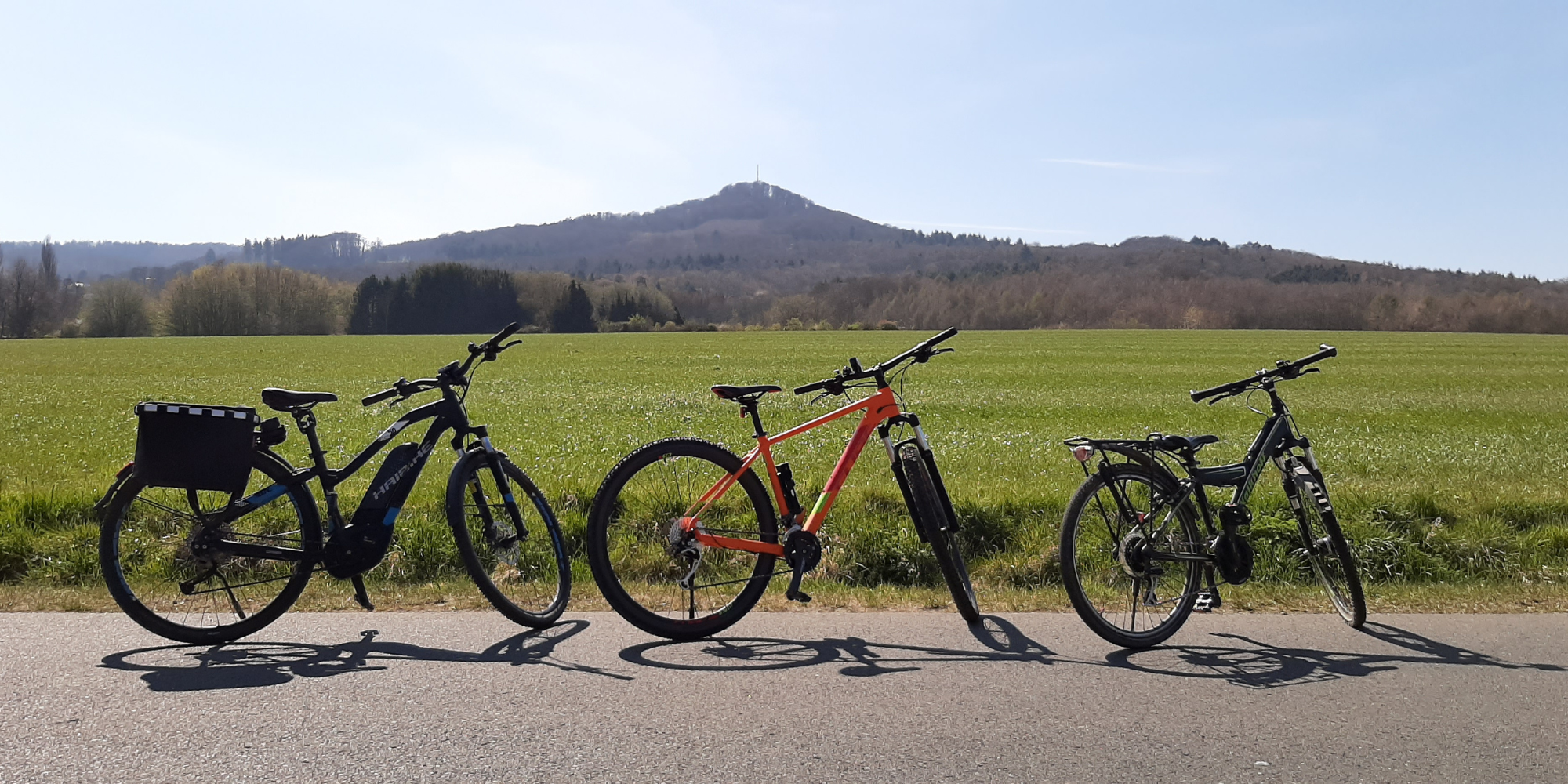Fahrräder vor dem Oelberg